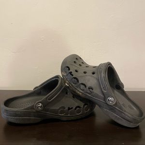 Black Crocs classic clogs
